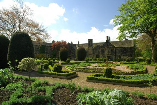 Country House Wedding Venues - Oakwell Hall Country Park