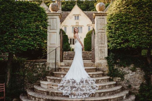 Outdoor Wedding Venues - Owlpen Manor