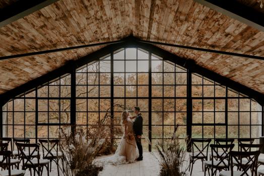 Barn Wedding Venues Near Me - Hidden River Barn
