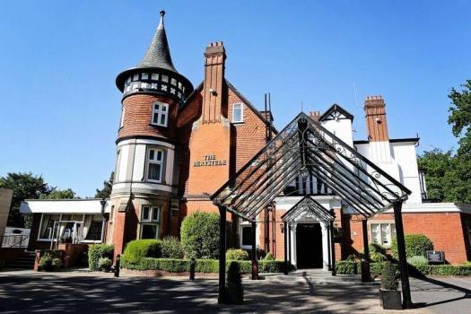 Wedding Venues In Italy - Macdonald Berystede Hotel & Spa