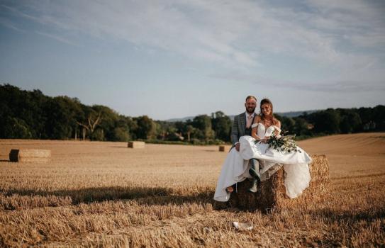 Outdoor Wedding Venues - Fitzleroi Barn