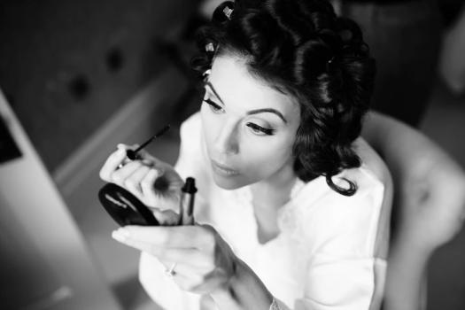 - Laura Julian Makeup